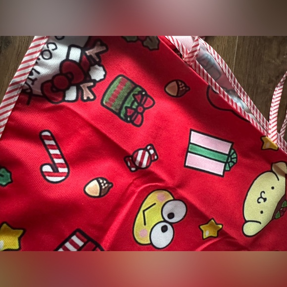 SANRIO-NWT Extra Large Red Character Christmas Tree Skirt - Picture 11 of 15